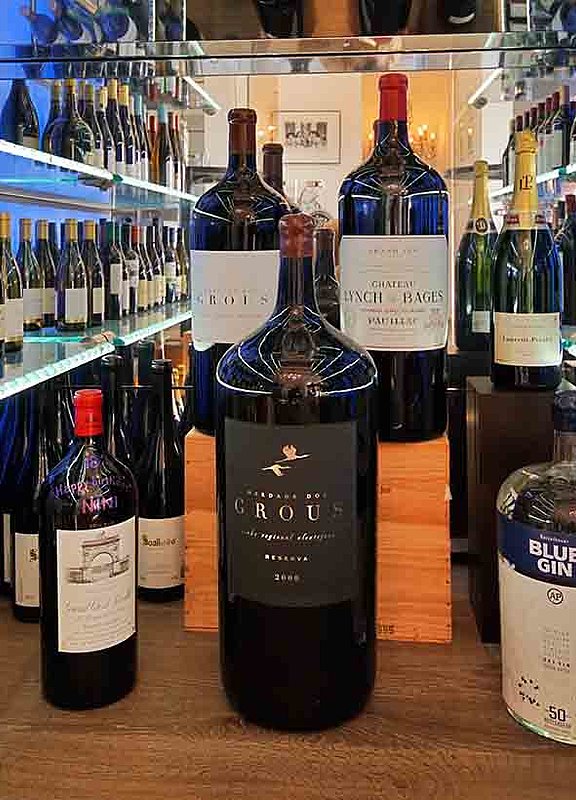 Der gläserne Weinschrank im Kitchen Club des Waldschlösschen Dagobertshausen