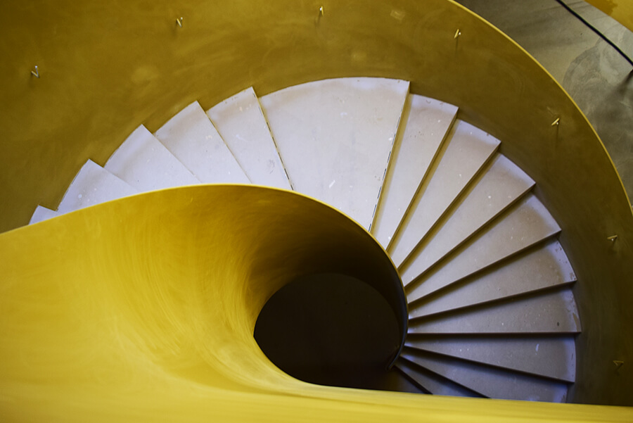 Treppe im frisch sanierten Hotel VILA VITA Rosenpark