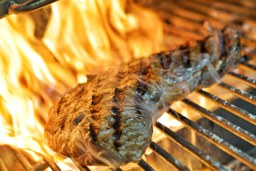 Steaks aus dem Mibrasa Ofen im neu eröffneten Rosenpark Restaurant