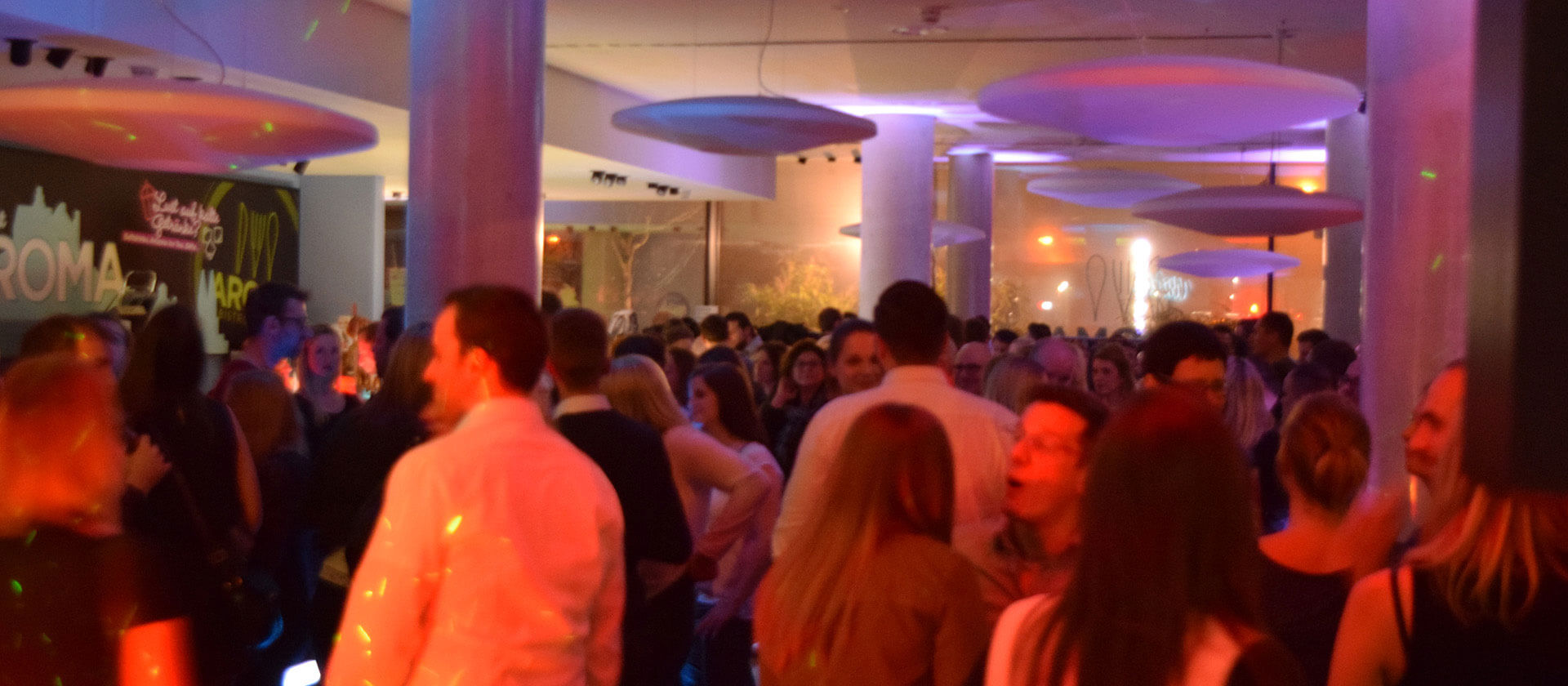 Zeit zu Zweit - gemeinsam Feiern auf der Afterwork Party im Aroma Zeit zu Zweit - gemeinsam Feiern auf der Afterwork Party im Aroma